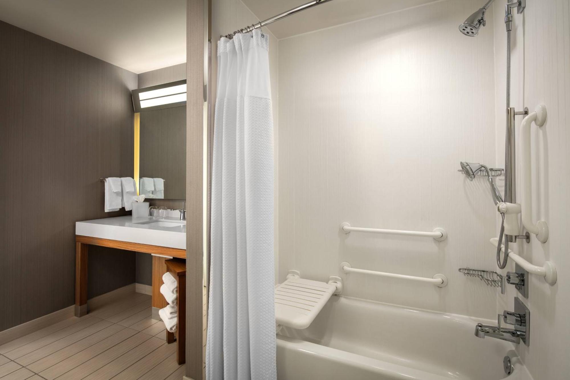 מלון Courtyard By Marriott Erie Bayfront מראה חיצוני תמונה